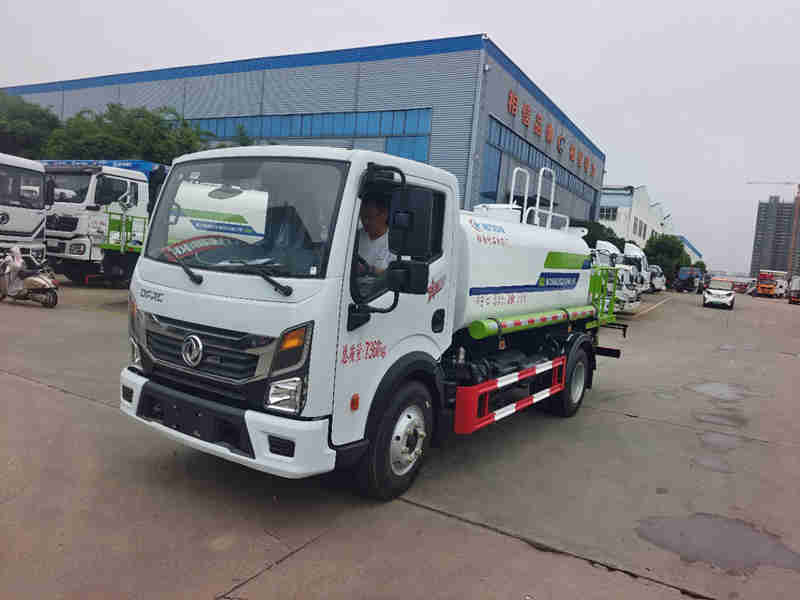 东风多利卡D6洒水车（5方）